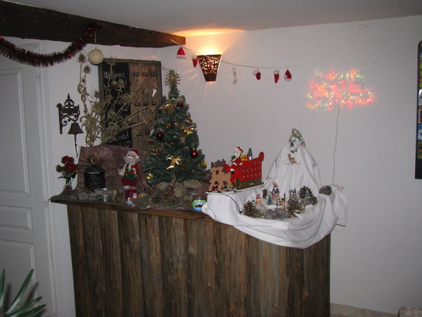 The reception's counter has been slightly transormed for Christmas…
