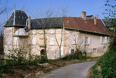 Ch&acirc;teau de Terrebasse, Ville-sous-Anjou (35 km from the g&icirc;te)